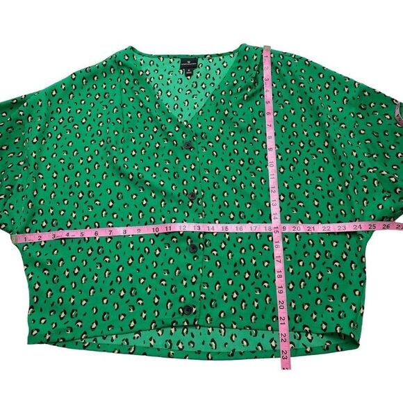 Worthington Green Animal Print Dolman Sleeve Crop Top Sz Medium - Picture 4 of 8
